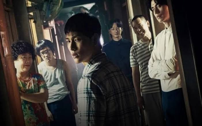 Imagem promocional do dorama de suspense psicológico Strangers From Hell, disponível no Prime Video.