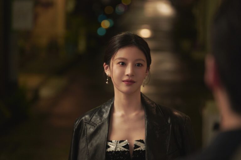 Go Youn-jung em cena de ‘O Amor Pode Ser Traduzido?’, novo K-drama da Netflix.